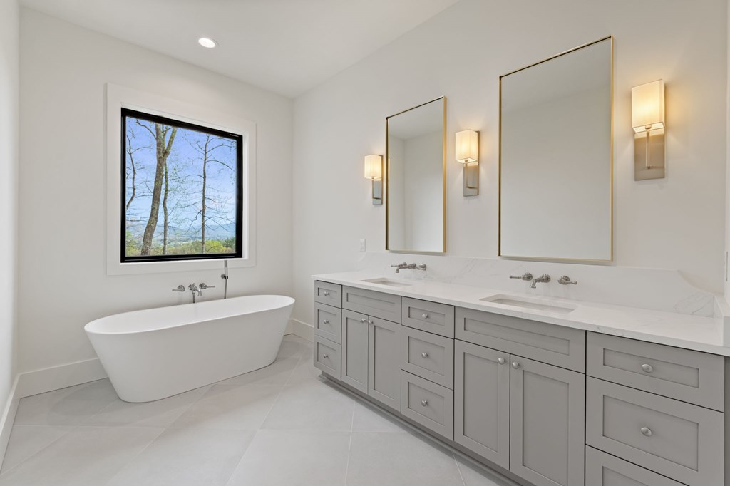 Blairsville, Georgia, 30513, United States, 4 Bedrooms Bedrooms, ,5 BathroomsBathrooms,Residential,Active,2035637