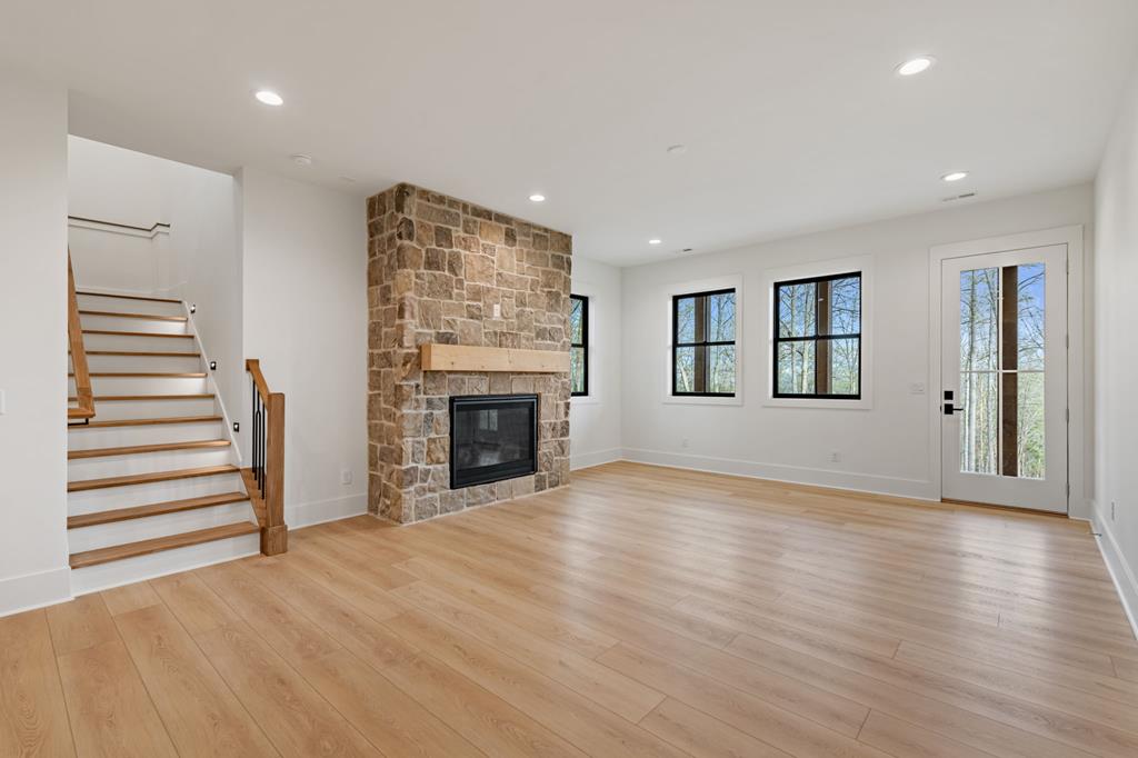 Blairsville, Georgia, 30513, United States, 4 Bedrooms Bedrooms, ,5 BathroomsBathrooms,Residential,Active,2035637