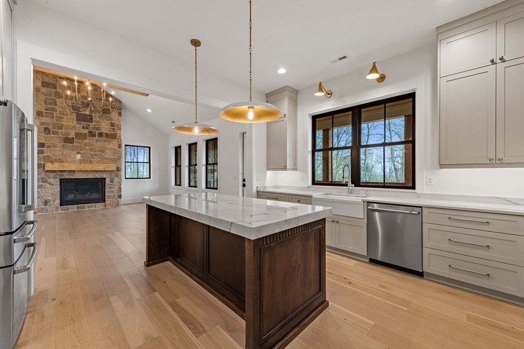 Blairsville, Georgia, 30513, United States, 4 Bedrooms Bedrooms, ,5 BathroomsBathrooms,Residential,Active,2035637