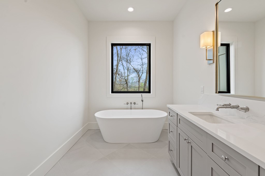 Blairsville, Georgia, 30513, United States, 4 Bedrooms Bedrooms, ,5 BathroomsBathrooms,Residential,Active,2035637