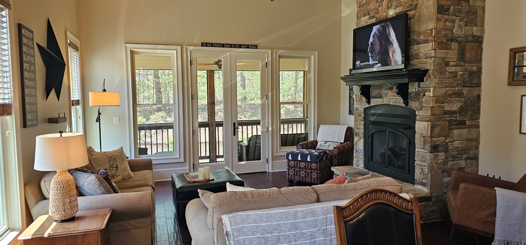 446 Licklog Ridge