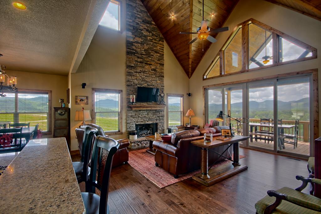 Ellijay, Georgia 30540, United States, 3 Bedrooms Bedrooms, ,3 BathroomsBathrooms,Residential,Active,54641