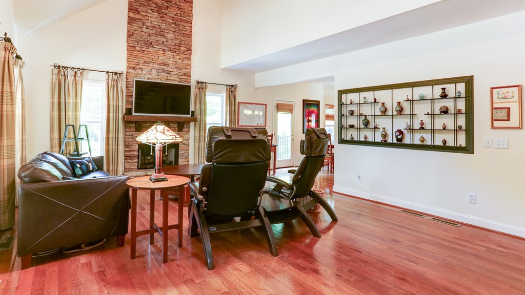 386 Old River Road