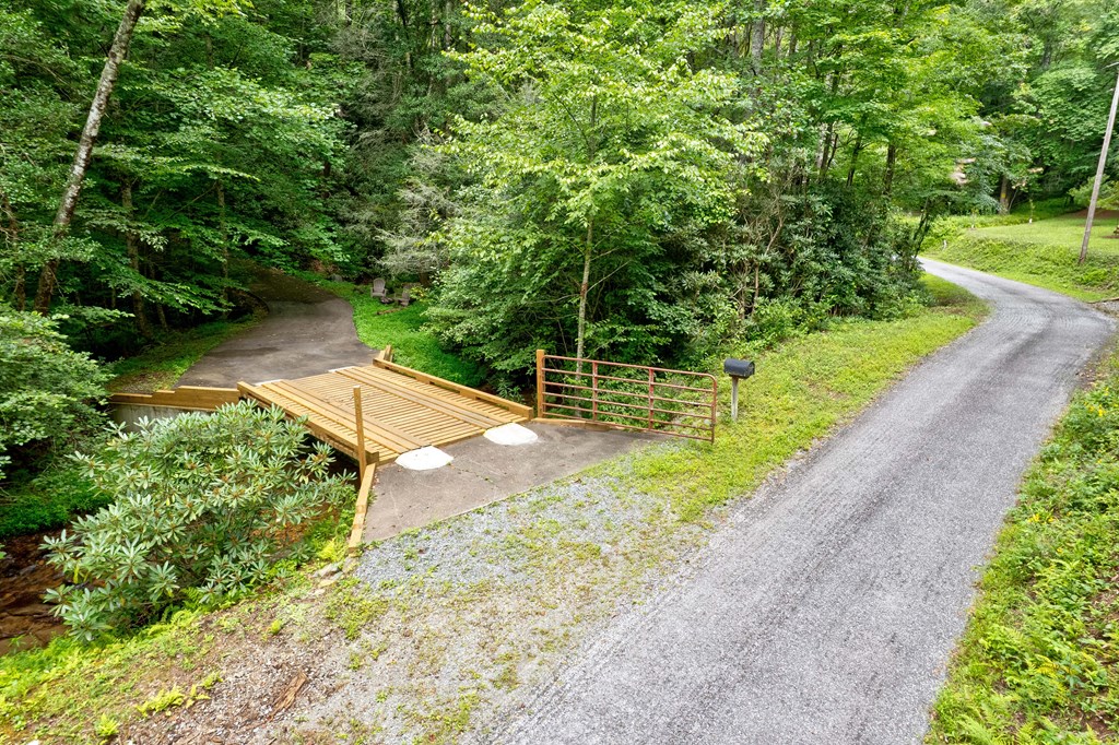 3421 Devils Den Road