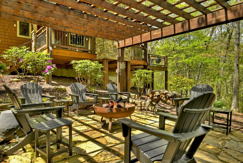 2634 Mountain Tops Road