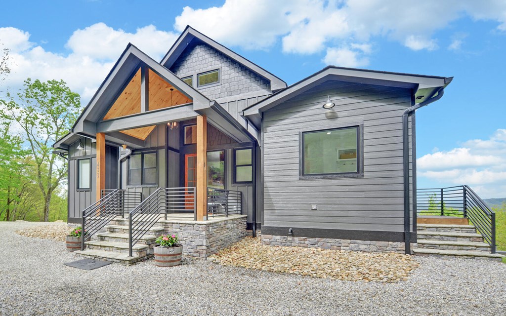433 Hawkeye Trail