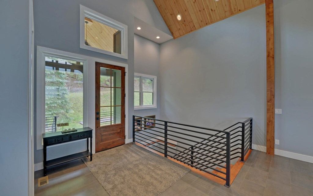 433 Hawkeye Trail