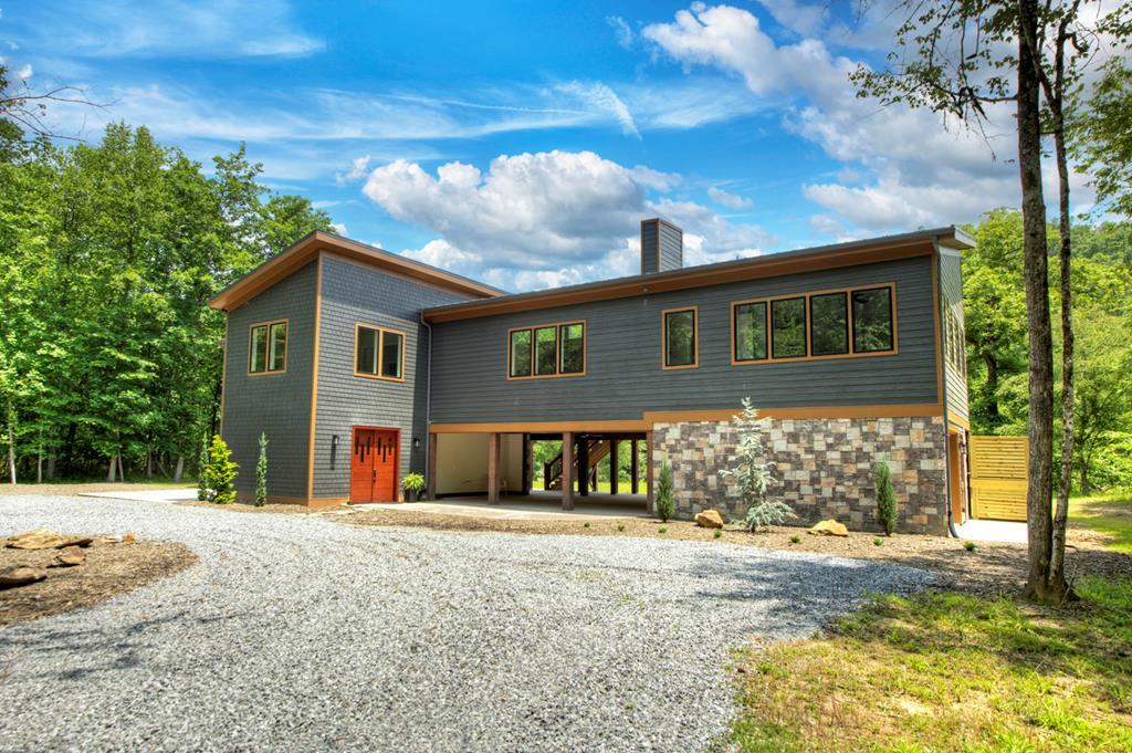 494 Riverbend Manor