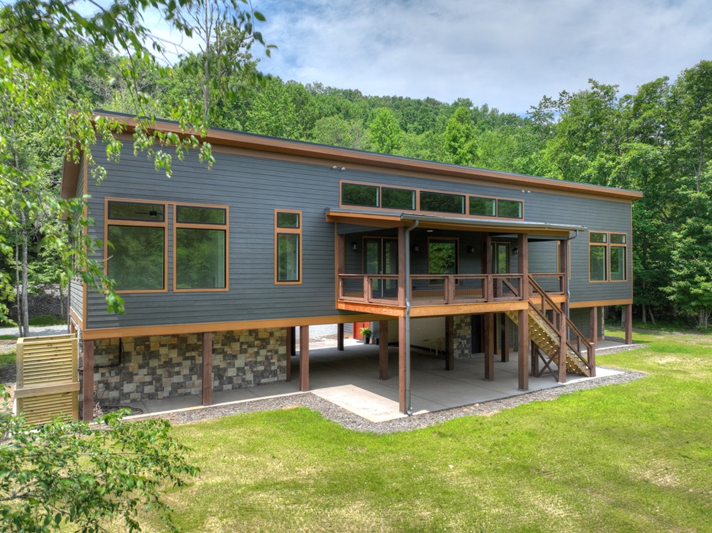 494 Riverbend Manor