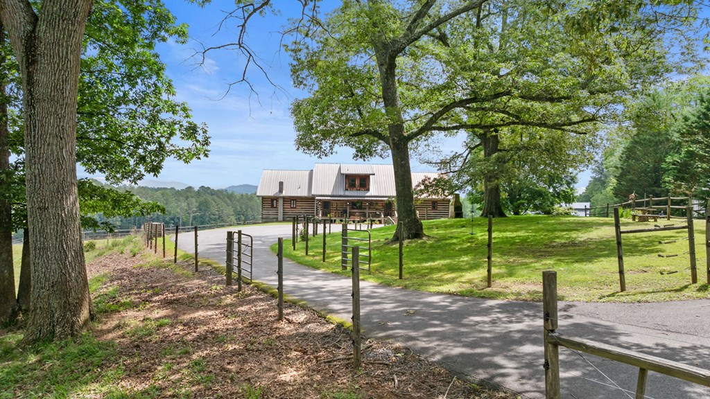 102 Cross Creek Lane
