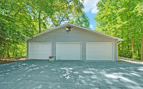 A home in Hiawassee