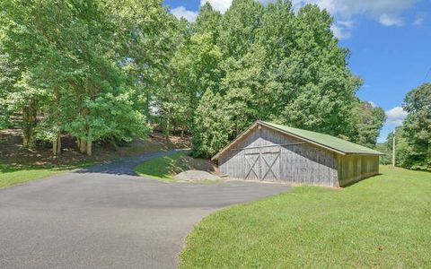 A home in Hiawassee