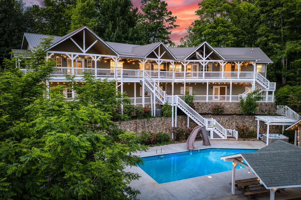 132 Oak Ridge Way
