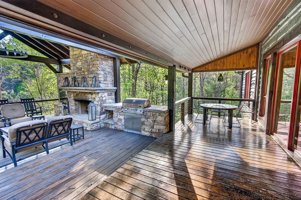 Cherry Log, Georgia, 30522, United States, 5 Bedrooms Bedrooms, ,5 BathroomsBathrooms,Residential,Active,2041378