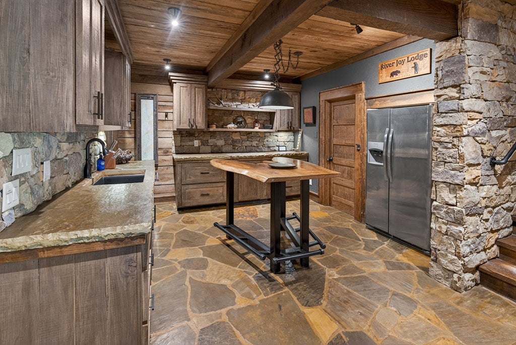 Cherry Log, Georgia, 30522, United States, 5 Bedrooms Bedrooms, ,5 BathroomsBathrooms,Residential,Active,2041378