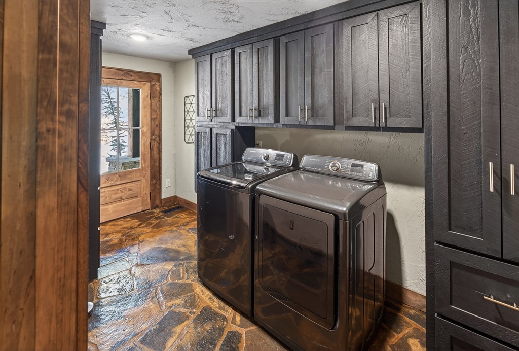 Cherry Log, Georgia, 30522, United States, 5 Bedrooms Bedrooms, ,5 BathroomsBathrooms,Residential,Active,2041378