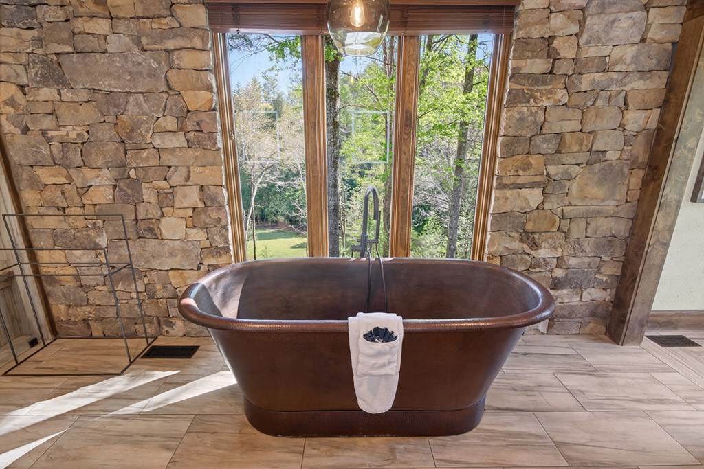 Cherry Log, Georgia, 30522, United States, 5 Bedrooms Bedrooms, ,5 BathroomsBathrooms,Residential,Active,2041378