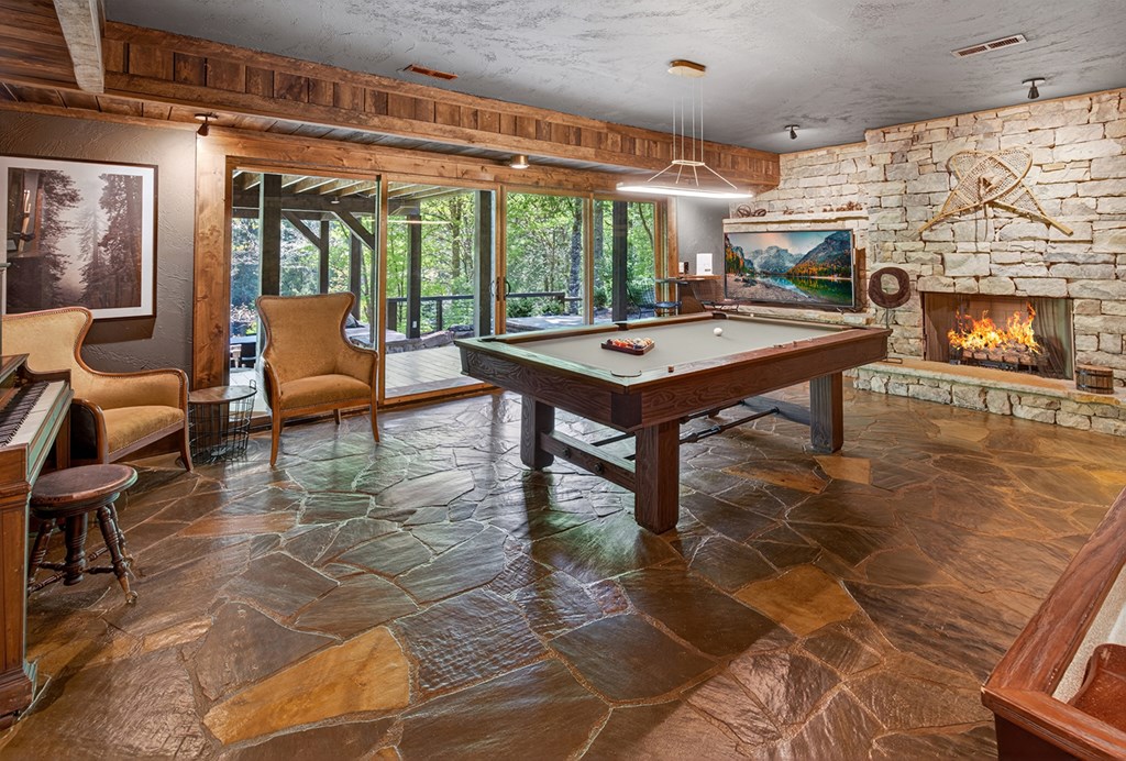 Cherry Log, Georgia, 30522, United States, 5 Bedrooms Bedrooms, ,5 BathroomsBathrooms,Residential,Active,2041378