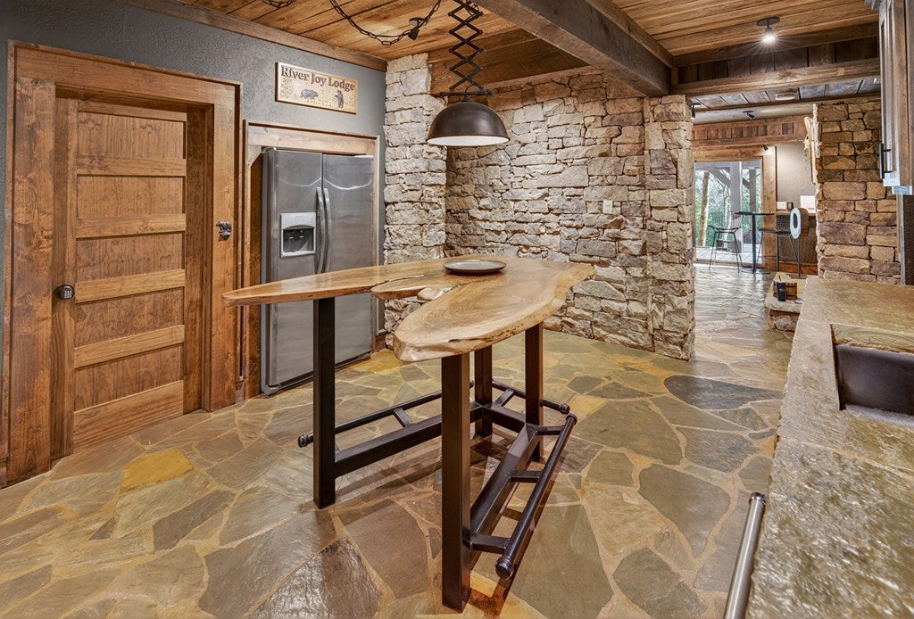 Cherry Log, Georgia, 30522, United States, 5 Bedrooms Bedrooms, ,5 BathroomsBathrooms,Residential,Active,2041378