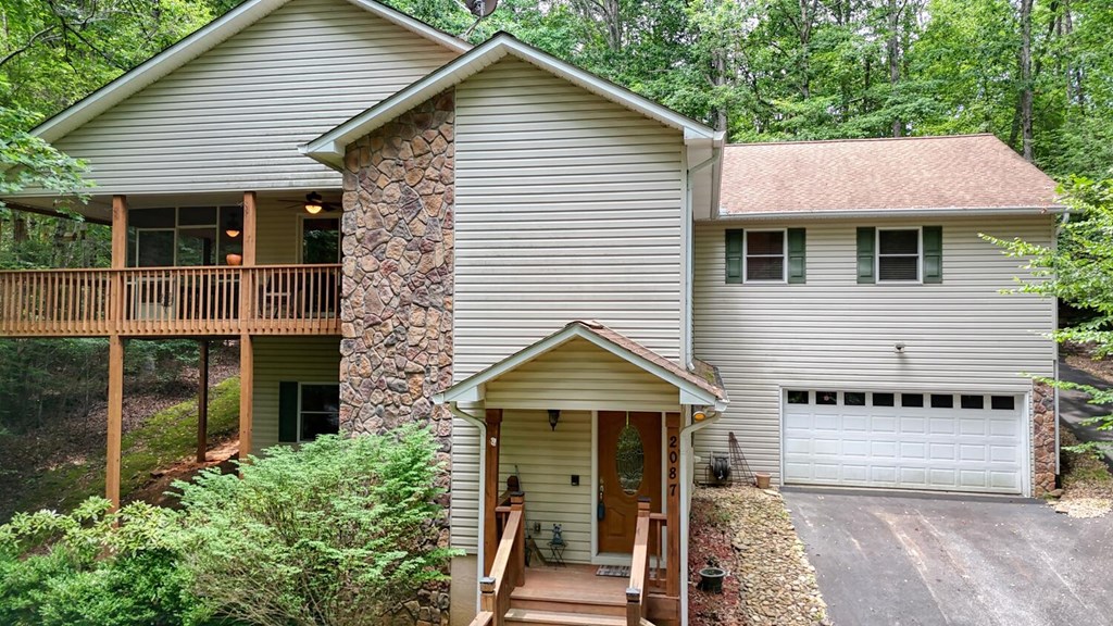 2087 Woodlake Lane