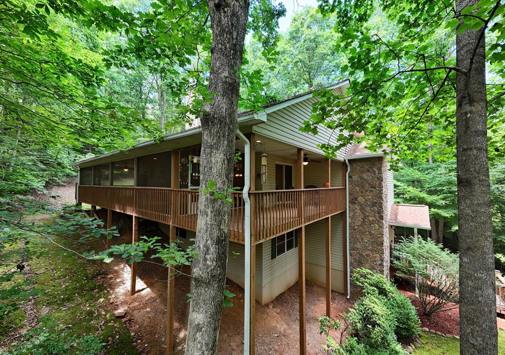 2087 Woodlake Lane