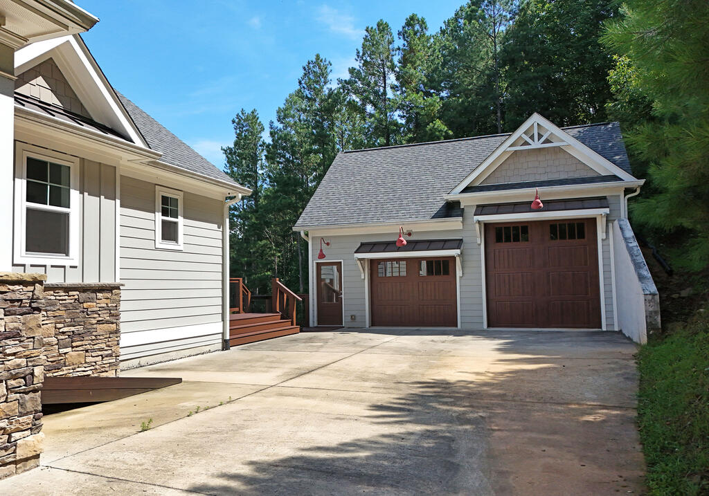 732 Ridge Pointe Way