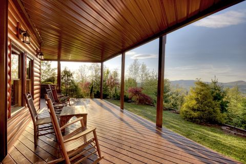 A home in Mineral Bluff