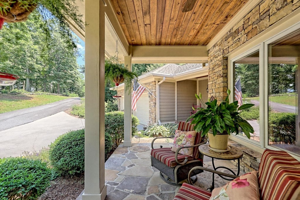1212 E Double Knob Dr, Hayesville, NC, 28904, USA, 3 Bedrooms Bedrooms, ,4 BathroomsBathrooms,Residential,Active,1212 E Double Knob Dr,434006