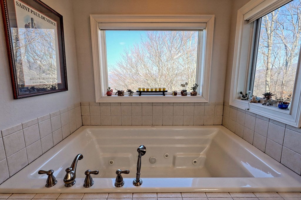 1212 E Double Knob Dr, Hayesville, NC, 28904, USA, 3 Bedrooms Bedrooms, ,4 BathroomsBathrooms,Residential,Active,1212 E Double Knob Dr,434006