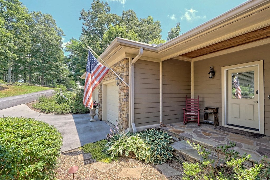 1212 E Double Knob Dr, Hayesville, NC, 28904, USA, 3 Bedrooms Bedrooms, ,4 BathroomsBathrooms,Residential,Active,1212 E Double Knob Dr,434006