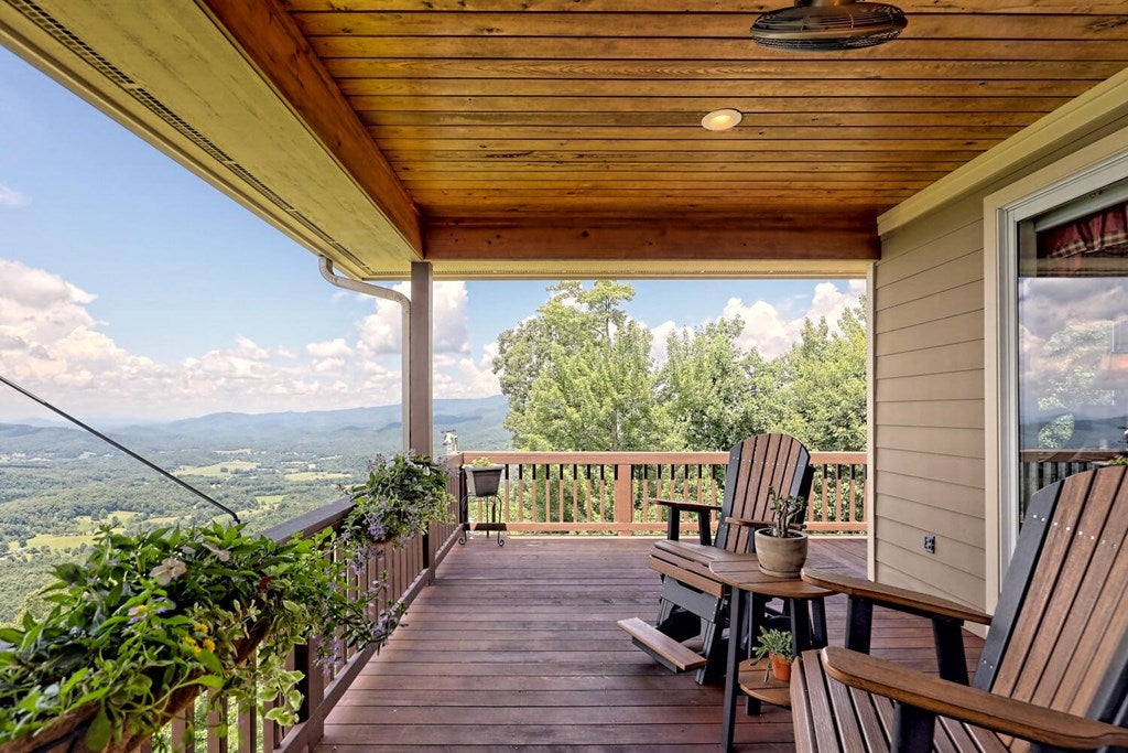 1212 E Double Knob Dr, Hayesville, NC, 28904, USA, 3 Bedrooms Bedrooms, ,4 BathroomsBathrooms,Residential,Active,1212 E Double Knob Dr,434006