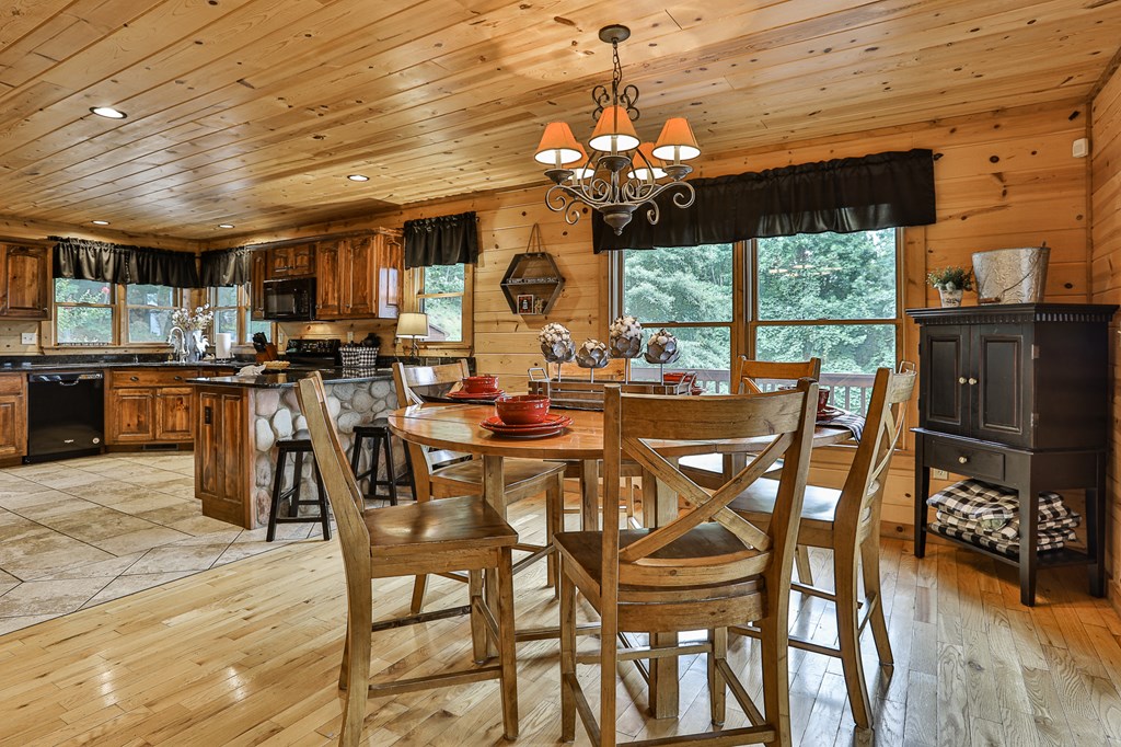 Blue Ridge, Georgia, 30513, United States, 4 Bedrooms Bedrooms, ,4 BathroomsBathrooms,Residential,Active,1998761