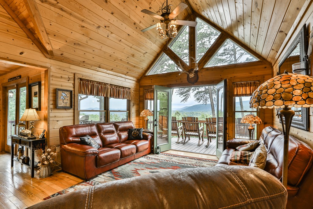 Blue Ridge, Georgia, 30513, United States, 4 Bedrooms Bedrooms, ,4 BathroomsBathrooms,Residential,Active,1998761