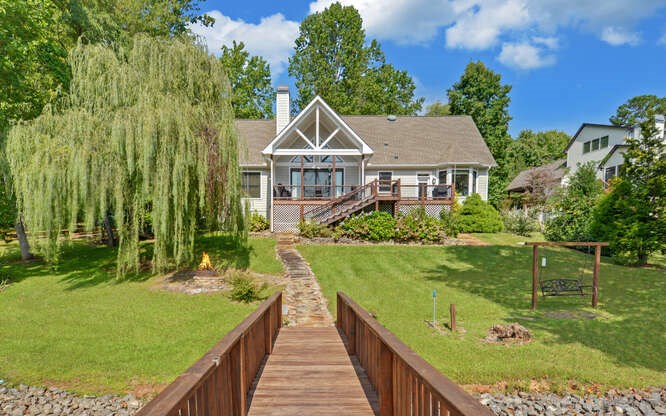 2327 Ridgecrest Circle