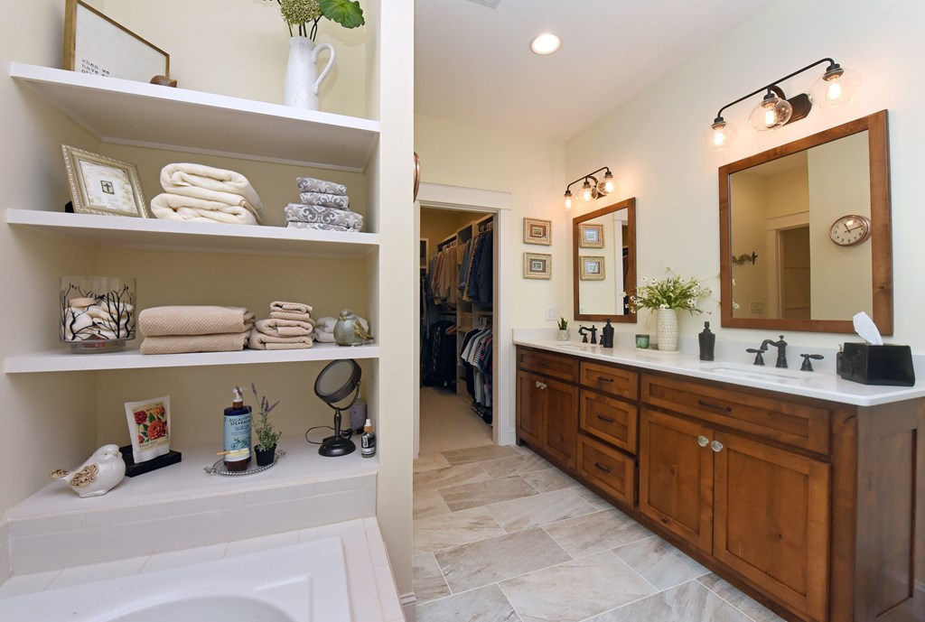 Blairsville, Georgia, 30512, United States, 4 Bedrooms Bedrooms, ,5 BathroomsBathrooms,Residential,Active,2030938