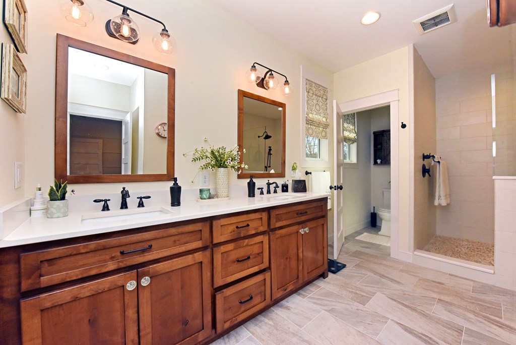 Blairsville, Georgia, 30512, United States, 4 Bedrooms Bedrooms, ,5 BathroomsBathrooms,Residential,Active,2030938