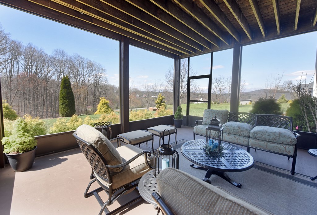 Blairsville, Georgia, 30512, United States, 4 Bedrooms Bedrooms, ,5 BathroomsBathrooms,Residential,Active,2030938