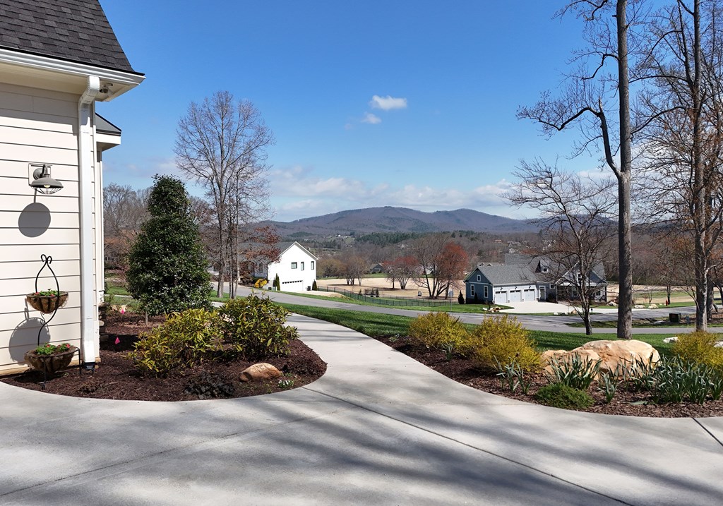 Blairsville, Georgia, 30512, United States, 4 Bedrooms Bedrooms, ,5 BathroomsBathrooms,Residential,Active,2030938