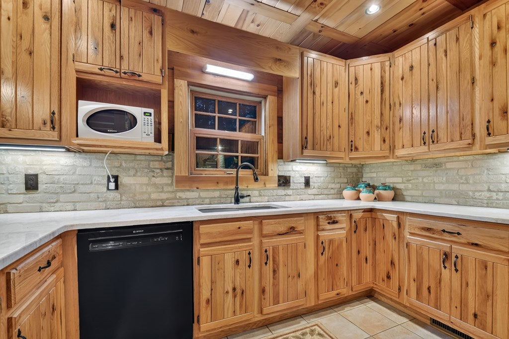 Cherry Log, Georgia, 30522, United States, 4 Bedrooms Bedrooms, ,4 BathroomsBathrooms,Residential,Active,2031430