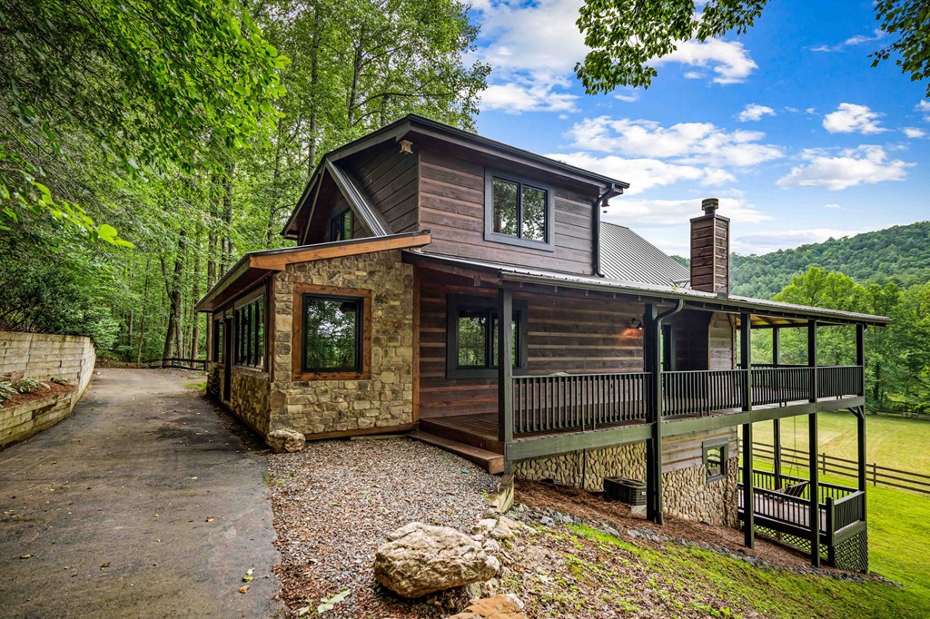Blue Ridge, Georgia, 30513, United States, 3 Bedrooms Bedrooms, ,4 BathroomsBathrooms,Residential,Active,2008330