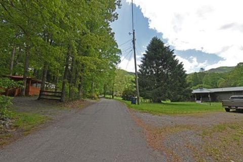 A home in Hiawassee