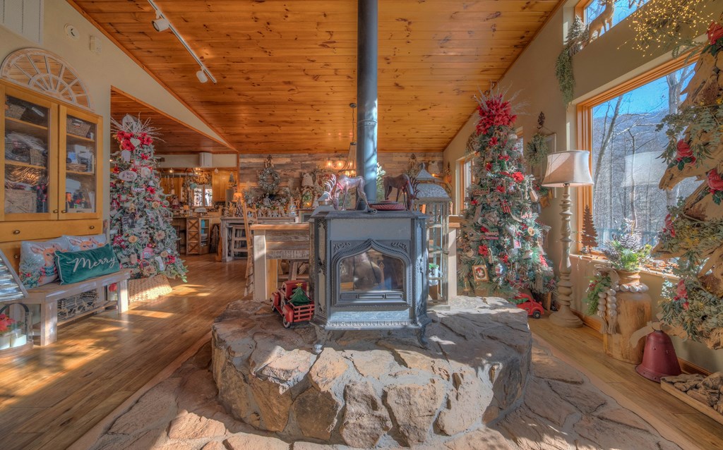 2875 Hickory Cove Lane