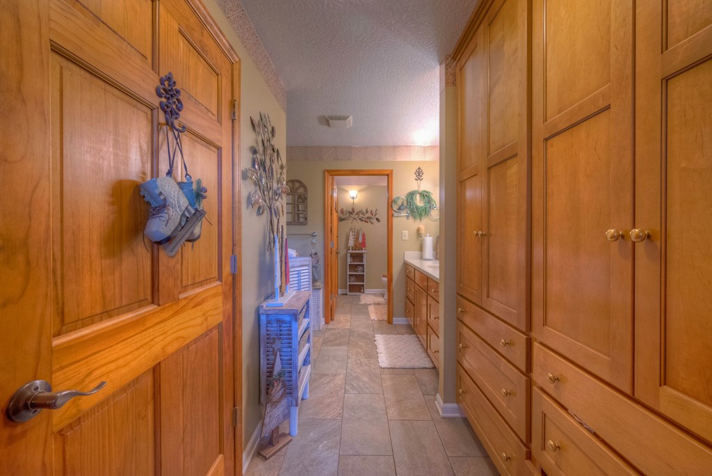 Hiawassee, Georgia, 30546, United States, 3 Bedrooms Bedrooms, ,2 BathroomsBathrooms,Residential,Active,2007353
