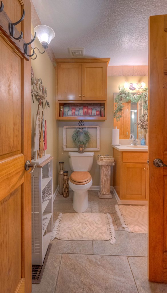 Hiawassee, Georgia, 30546, United States, 3 Bedrooms Bedrooms, ,2 BathroomsBathrooms,Residential,Active,2007353