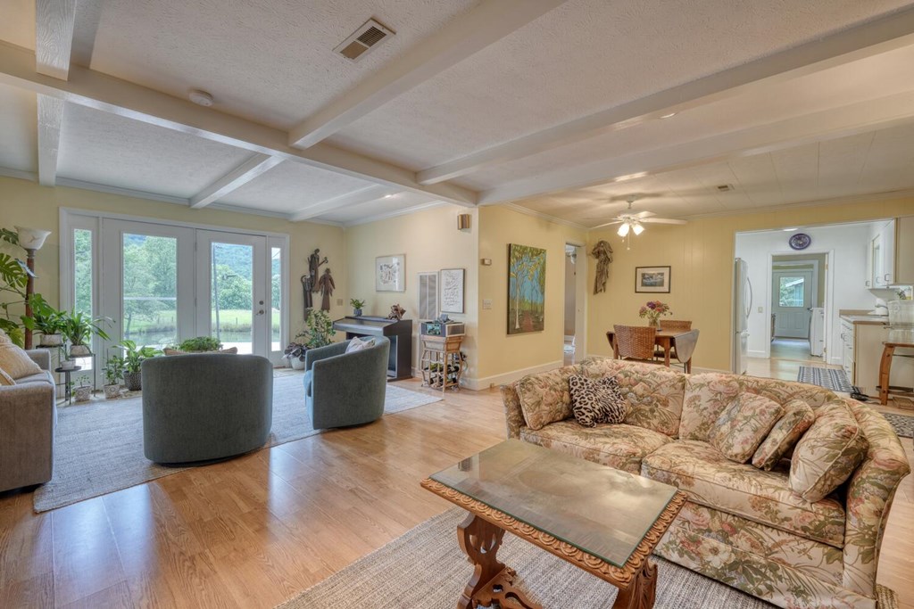 3291 Moccasin Creek Road