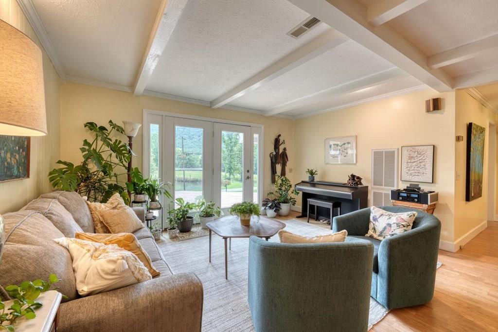 3291 Moccasin Creek Road