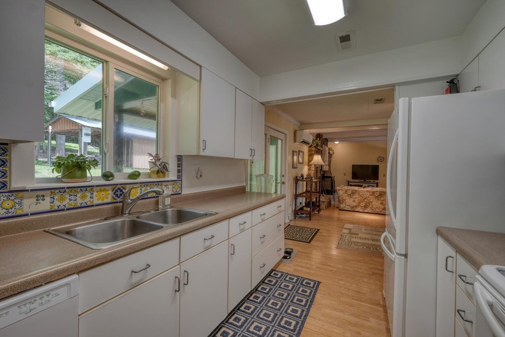 3291 Moccasin Creek Road