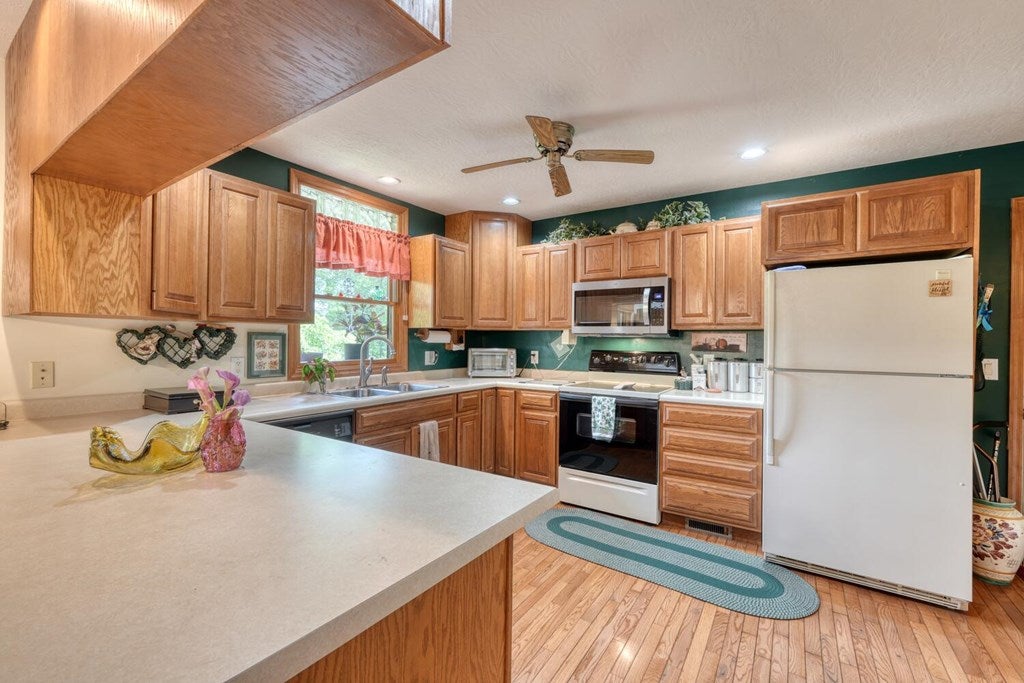 Blairsville, Georgia, 30512, United States, 3 Bedrooms Bedrooms, ,3 BathroomsBathrooms,Residential,Active,1877859