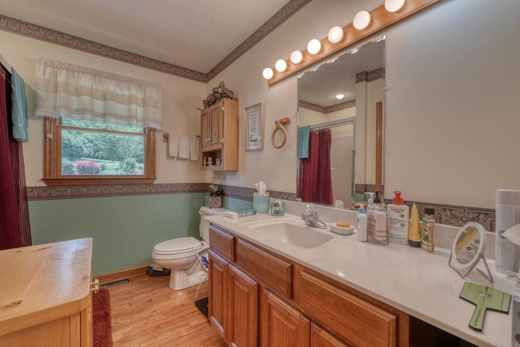 Blairsville, Georgia, 30512, United States, 3 Bedrooms Bedrooms, ,3 BathroomsBathrooms,Residential,Active,1877859