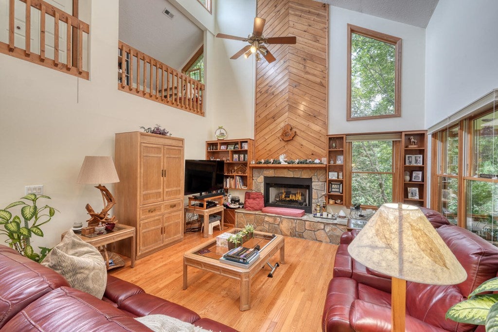 Blairsville, Georgia, 30512, United States, 3 Bedrooms Bedrooms, ,3 BathroomsBathrooms,Residential,Active,1877859